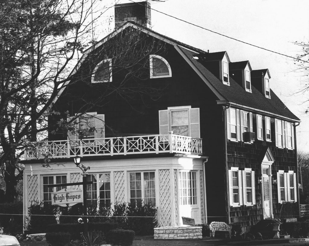 The Infamous Amityville Horror House - Photo